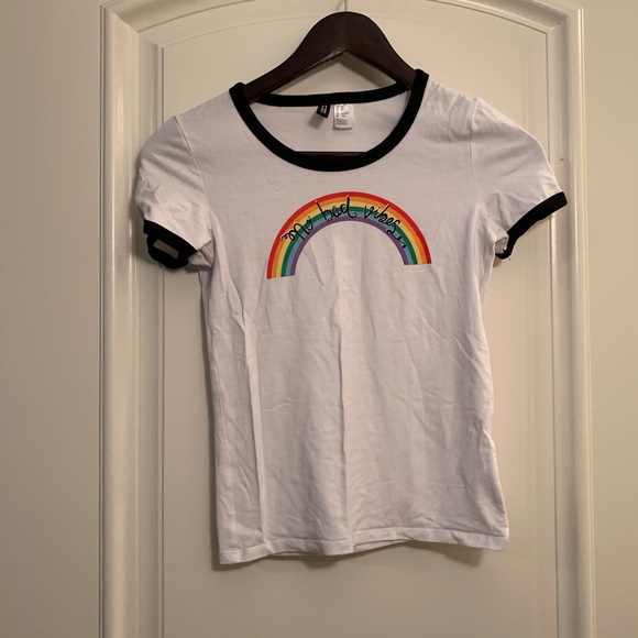 “No Bad Vibes” Rainbow T-Shirt - Picture 1 of 2